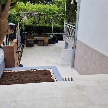 Guest house Charmy In Podaca